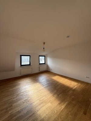 Zentral gelegene 2,5 Zimmerwohnung im sanierten Altbau sofort frei oder zum vermieten