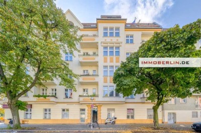 IMMOBERLIN:DE - Top in Wedding! Gepflegte Stuck-Altbauwohnung mit Balkon in parknaher Lage