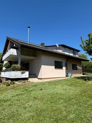 Geräumiges Zweifamilienhaus in ruhiger Wohnlage