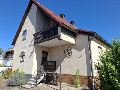 Kleines, älteres 2-Familienhaus mit 2 x 3-Zimmerwohnung in Stutensee-Friedrichstal!