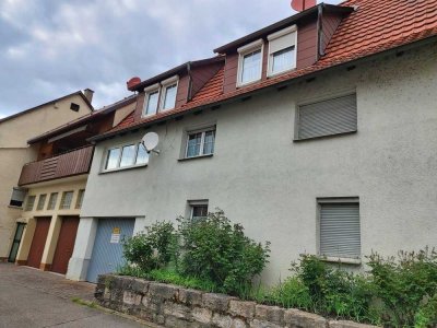 Vollständig renovierte DG-Wohnung mit dreieinhalb Zimmern und EBK in Ingelfingen