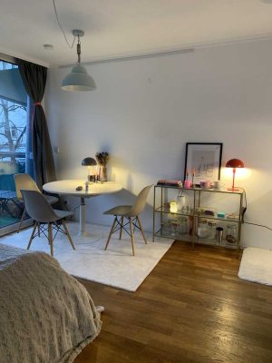 Exklusive 1-Raum-Wohnung mit gehobener Innenausstattung mit Balkon und EBK in München Maxvorstadt