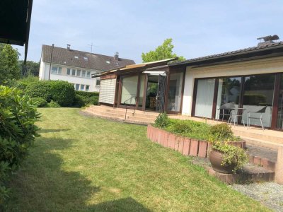 VON PRIVAT – Walmdach Bungalow freistehend – Bonn-Niederholtorf