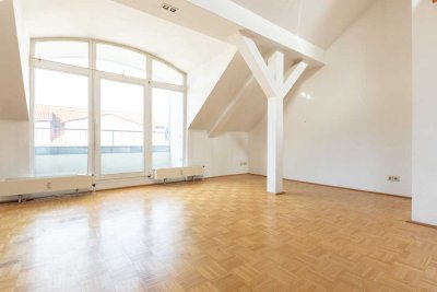Charmante Dachgeschosswohnung mit Galerie | Balkon | Altbau | gute Anbindung