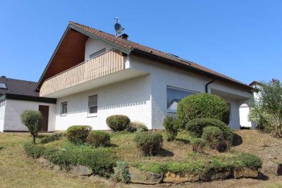 Traumhaftes Einfamilienhaus mit Einliegerwohnung, Doppelgarage und Garten in Top Lage