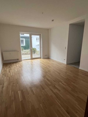Schöne helle 2-Zimmerwohnung mit Einbauküche und Terrasse zu vermieten !