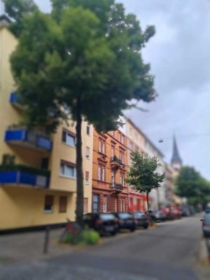 Zentrale Lage, zeitloser Stil: 1,5-Zimmer-Wohnung in ruhiger Einbahnstraße