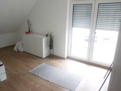 2 Zimmer  Dachgeschoss Wohnung in  DHH möbliert   **Bitte lesen!!`**