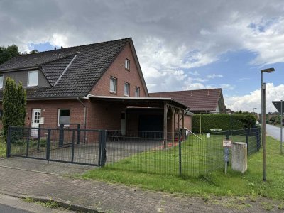 Moderne DHH mit pflegeleichten Garten