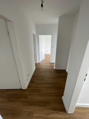 Nur noch einziehen!  SANIERTE 3 Zimmer Wohnung mit Balkon