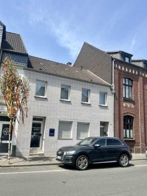 Charmantes Reihenmittelhaus mit separater Praxis & großem Gartenparadies – zentral in Korschenbroich