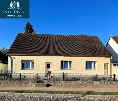 Ländliche Ruhe trifft Stadtnähe – Vielseitiges Einfamilienhaus ideal für Familien.