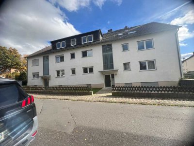 Gepflegte 2-Zimmer Dachgeschosswohnung Balkon, Keller, Stellplatz