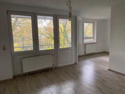 Einziehen und wohlfühlen! 2-Zimmer-Wohnung, Selbstrenovierung mit Mietnachlass