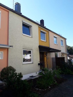 Gepflegtes Reihenmittelhaus in Feucht – Dachboden, Garten, Garage & Top-Lage nahe Reichswald