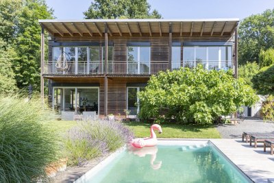 Natur trifft Moderne: Traumhaus mit prachtvollem Garten, Pool und nachhaltiger Ausstattung in Rekawinkel