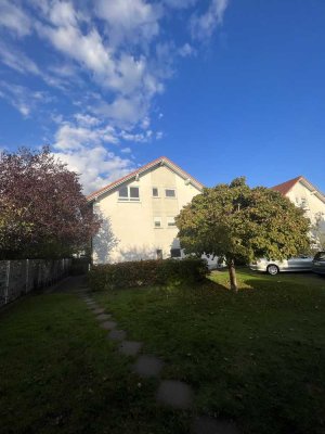 Modernisierte Wohnung mit drei Zimmern sowie Balkon und EBK in Hainburg