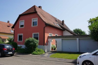 Großes Mehrgenerationenhaus mit 3 Garagen und schönem Garten in Kehl-Auenheim