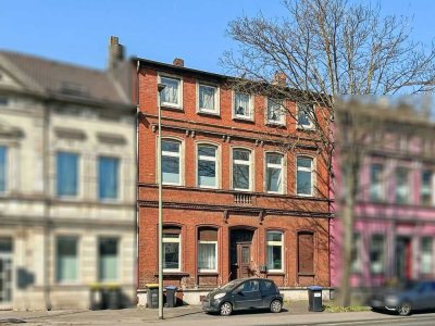Sanierungsbedürftiges Dreifamilienhaus mit Altbaucharme in Duisburg Ruhrort