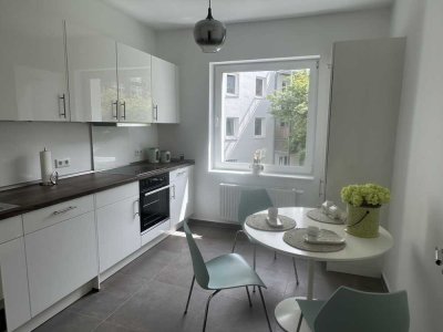 Ottensen Altbau 3 Zi. Balkon Energiewert B+ kompl. saniert, Einbaukü., hohe Decken,  provisionsfrei
