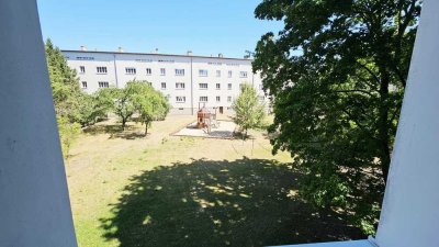 ideal für junge Familien- unser Spielplatz im Innenhof