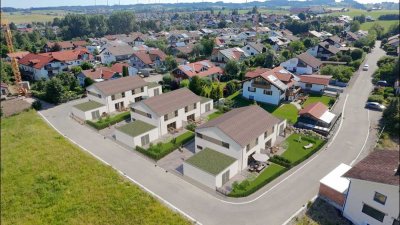 NEUBAU-DHH! MODERNES Wohnen mit SICHTDACHSTUHL! Leben im ENERGIEDORF Bayerns! Effizienzhaus 55!