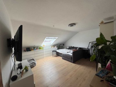 Stilvolle 1-Raum-DG-Wohnung in Köln Rath Heumar