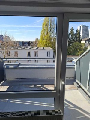 *** 2 Zimmer mit Balkon, Küche, Bad, renoviert, inkl. Strom und Internet***