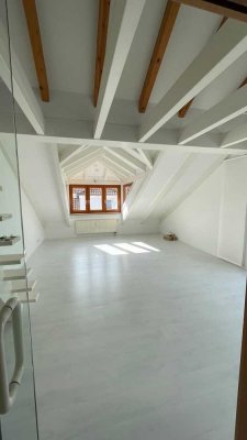 3-Zimmer-Dachgeschoss-Galeriewohnung in zentraler Lage
