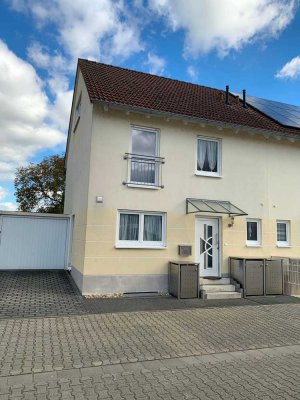 Gepflegte Doppelhaushälfte mit Garage in Leeheim