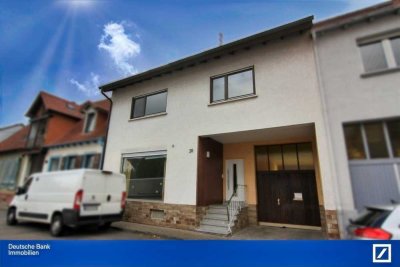 Mitten in Walldorf: Familienfreundliches Haus mit idyllischem Innenhof und Garten