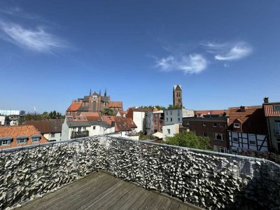 möblierte Dachgeschosswohnung mit großer Dachterrasse in der Hansestadt Wismar