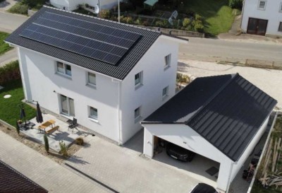 Nachhaltig Wohnen: Zukunftssicheres Einfamilienhaus mit Erdwärme, PV + Speicher und Süd-Terrasse