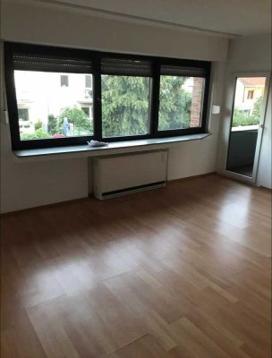 Stilvolle, gepflegte 3-Raum-Wohnung mit Balkon in Köln Weiß