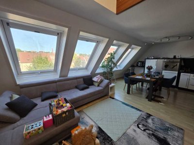 Große, offene 3-Zimmer-Maisonette-Wohnung mit Dachterrasse in der Neckarvorstadt / Bad Cannstatt