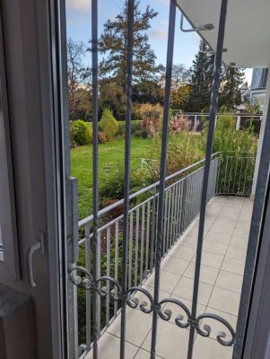 Sehr schöne helle, teilmöblierte Wohnung in ruhiger zentraler Lage mit großem Balkon ohne Makler