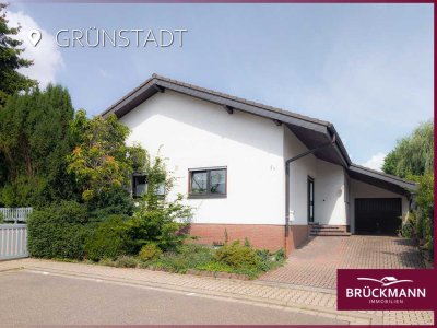 Grün & zentral: Freistehendes Einfamilienhaus mit großem Garten und kurzen Fußwegen zum Alltag