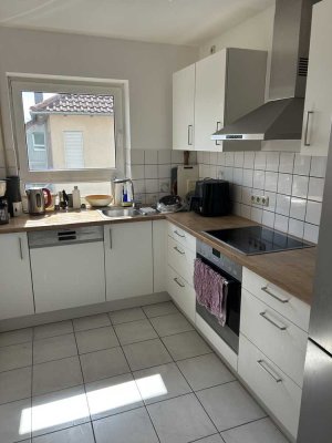 Freundliche 4-Zimmer-DG-Wohnung mit Balkon und EBK in Frickenhausen am Main
