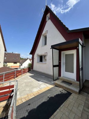 Anwesen in Buchen-Götzingen. Einfamilienhaus mit Nebengebäuden und Garagen etc.