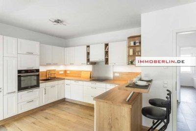 IMMOBERLIN.DE - Moderner Bungalow mit traumhaftem Sonnengarten & verpachtetem Land