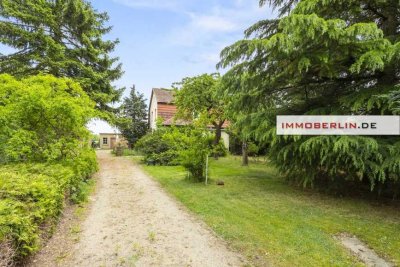 IMMOBERLIN.DE - Attraktives Haus mit sehr viel Gestaltungspotential auf großem Grundstück