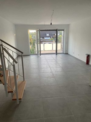 Moderne Maisonettewohnung mit Einbauküche, 2 Bädern und großem Balkon – Baujahr 2023