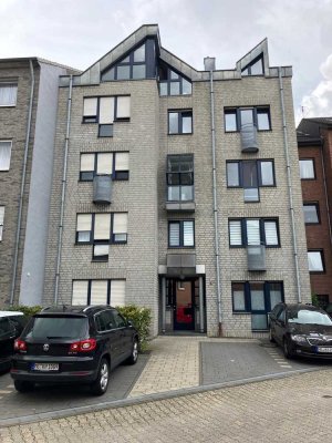 Großzügige und helle 3-Zimmer-Dachgeschosswohnung mit Loggia in Mönchengladbach-Wickrath