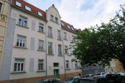 Schöne 3 Zi-WE mit Südbalkon, sep. Wohnküche mit Ebk, Laminat, Wanne im Giebichenstein-WG fähig