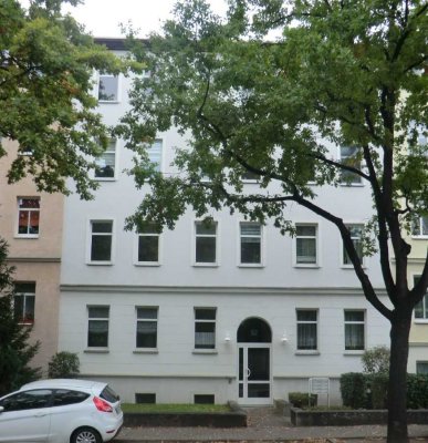 Wohnung in der südlichen Innenstadt mit zwei großen Zimmern und Einbauküche