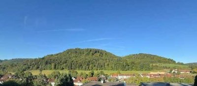 Gemütliche 4-Zimmer-Wohnung mit Balkon und Wintergarten