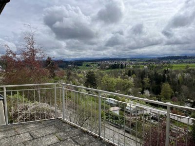 Ansprechende und gepflegte 4-Raum-Wohnung mit Balkon und Einbauküche in Rosenfeld