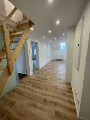 Schöne 4,5-Zimmer-Maisonette-Wohnung mit Einbauküche in Dillingen-Steinheim
