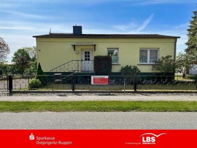 Schönes Einfamilienhaus mit Garagen