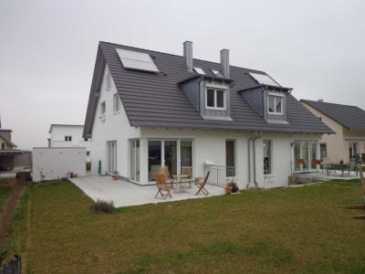Hochwertiges Doppelhaus in Randlage mit herrlicher Aussicht - Bj. 2013